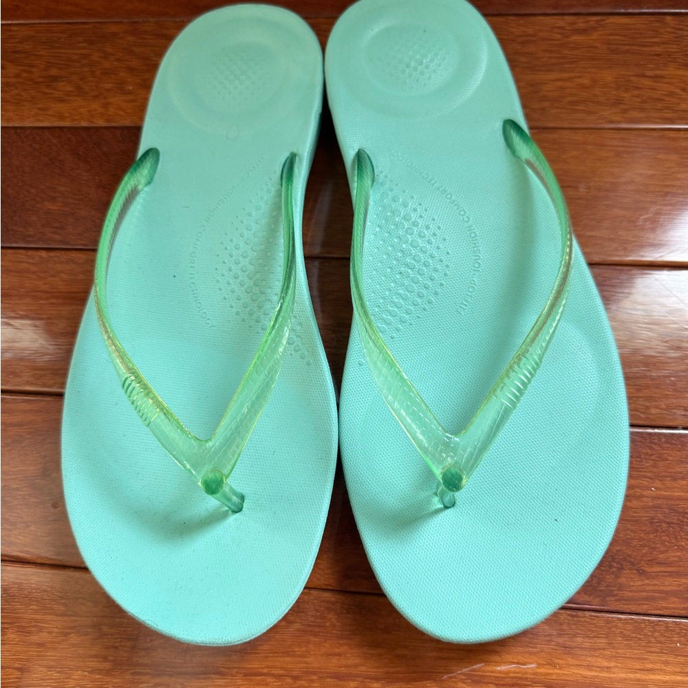 FitFlop - Cushioned Women’s Mint Green Flip Flop Sandals Size 8
